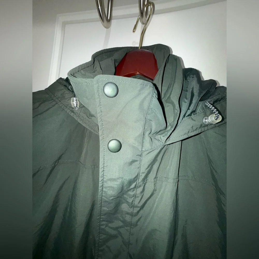 L.L. Bean. Mountain Classic Rain Jacket. Forest Green. Size large.